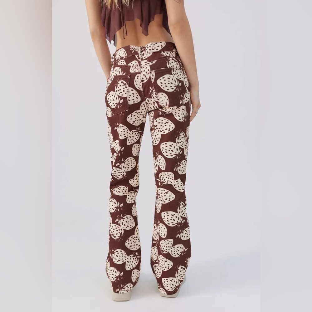 UO BDG '90s Mid-Rise Bootcut Jean in Brown, Strawberry Print, Size: 26, NWT - Picture 3 of 16